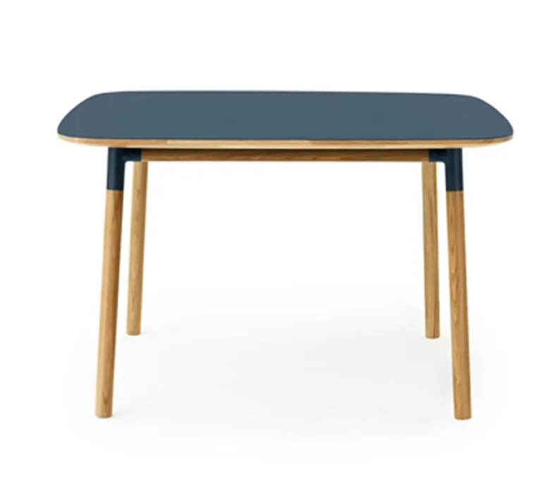 Alleen Vandaag Normann Copenhagen Form tafel-Blauw-120x120 cm