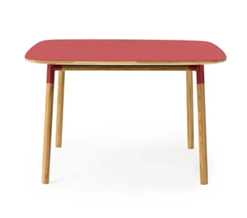 Shop Nu Normann Copenhagen Form tafel-Rood-120x120 cm