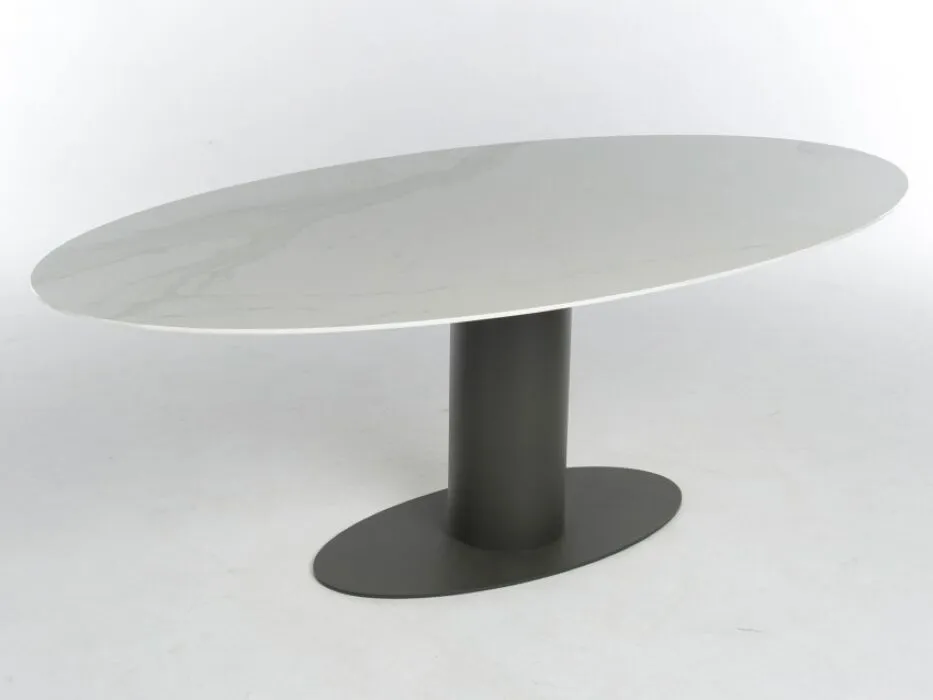 Op = Op Bert Plantagie Oval dekton eetkamertafel