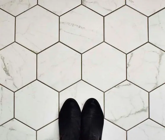 Merkproduct Hexagon wit mat marmerlook wand- en vloertegel 17,5 x 20 cm