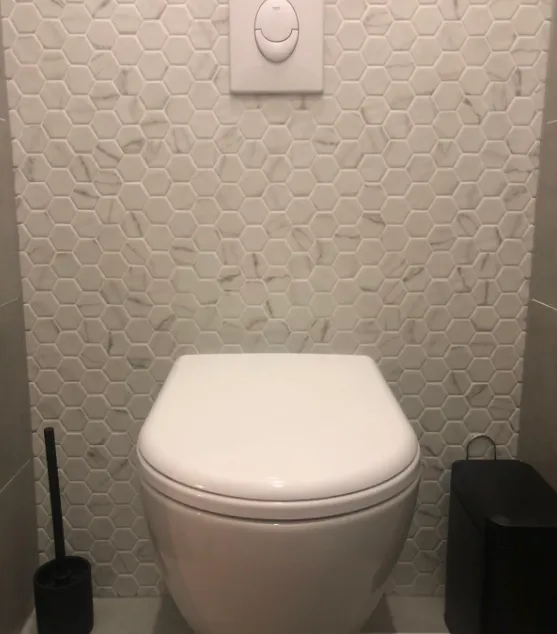 Actieprijs Hexagon XL glasmozaiek antislip carrara marmerlook venato wit mat 5 x 5 cm op matje per 0,49 m2