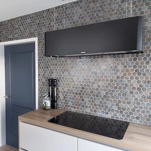 Aanbieding Hexagon XL glasmozaiek koperblauw glanzend 5 x 5 cm op matje per 0,49 m2