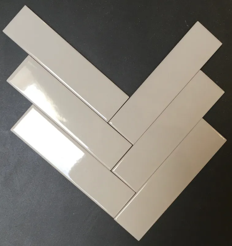 Liso glanzend lichtgrijs strakke tegel met rechte randen 5 x 20 cm per 0,6 m2 Favoriet