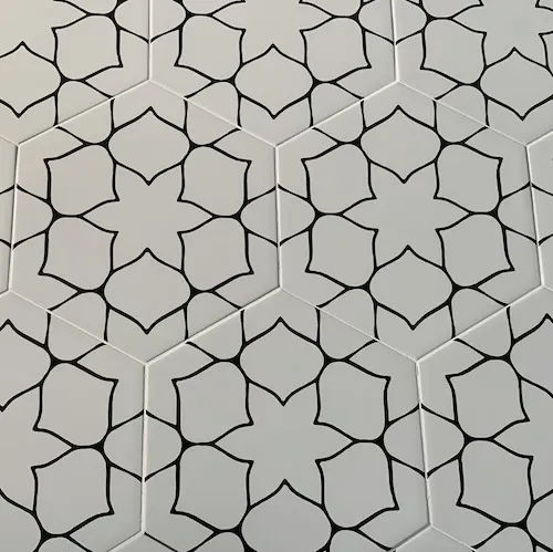 Koop Vandaag 6 hoek tegel lotus in wit met zwart lijnenspel keramische hexagon