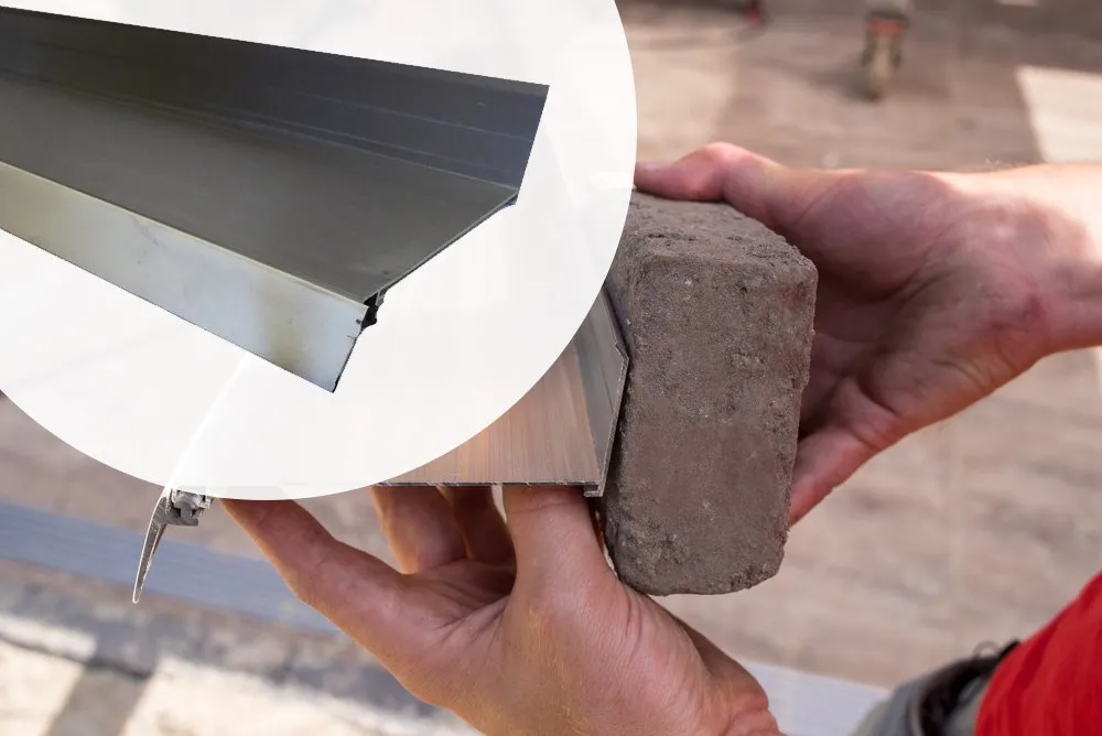 Direct Beschikbaar Muurprofiel voor gevel montage 122 mm breed met rubberen dichtingsslip - 510 cm