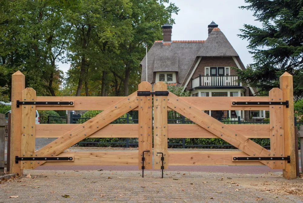 Inrijpoort Douglas Geschaafd met zwart beslag 110cm hoog - 100 cm Gratis Retour
