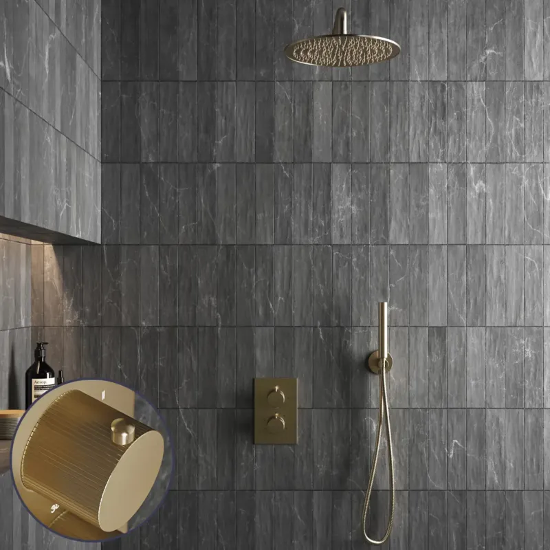 Tijdelijk Beschikbaar Saniclear Brass Stripes inbouw regendouche met 30cm hoofddouche en muurarm geborsteld messing - mat goud