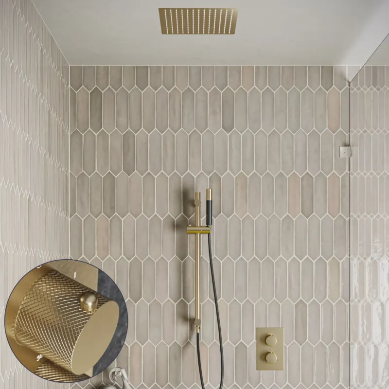 Veilige Betaling Saniclear Cube Curved Pro inbouw regendouche met inbouw douchekop 30x30cm, glijstang en staafhanddouche geborsteld messing - mat goud