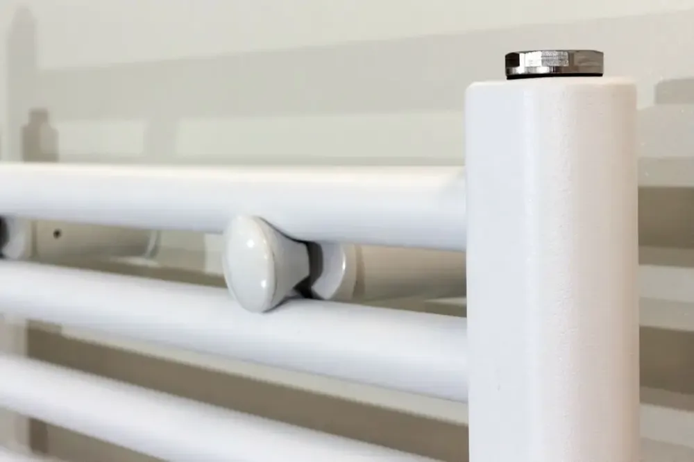 Sanigoods Base handdoek radiator 180x60 944 watt MO aansluiting wit Direct Beschikbaar