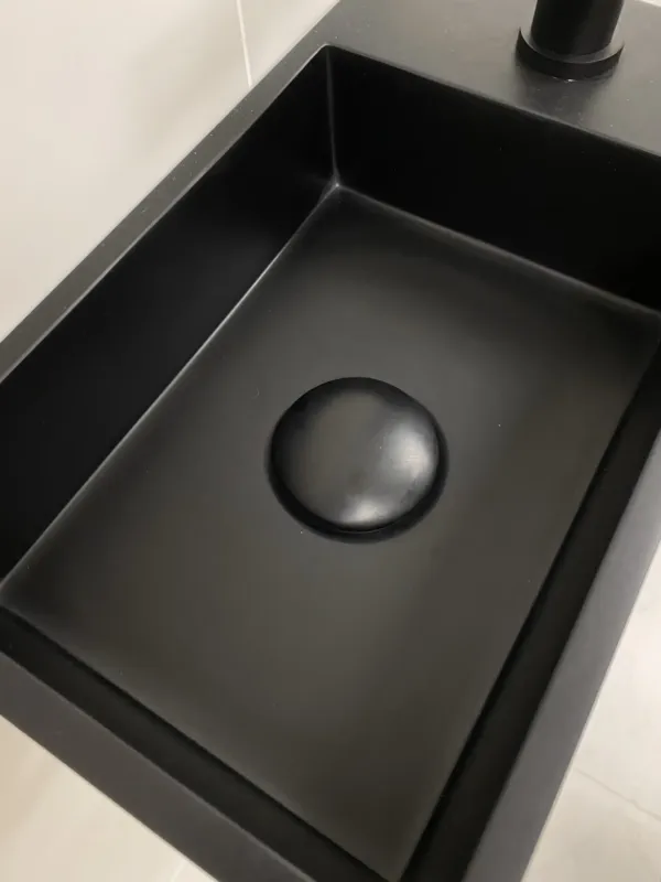 Saniclear mat zwarte Solid Surface clickwaste Exclusieve Aanbieding