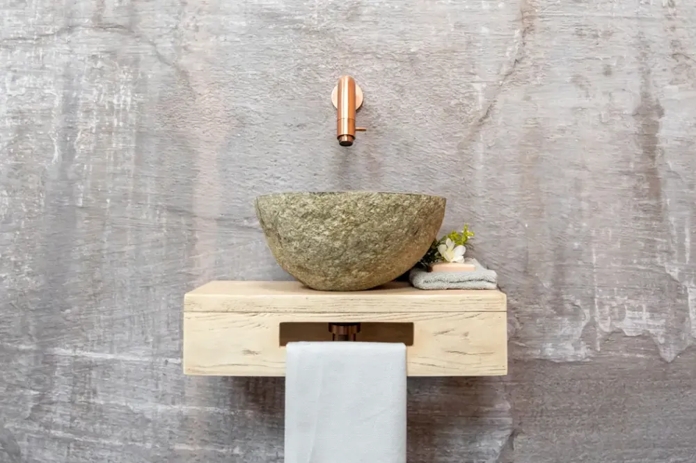 Direct Verzonden Saniclear Seba fonteinset met eiken plank, rivierstenen waskom en koperen kraan voor in het toilet