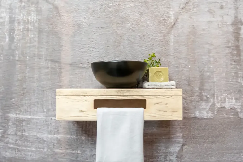 Direct Beschikbaar Saniclear Seba fontein met eiken plank en zwarte waskom voor in het toilet