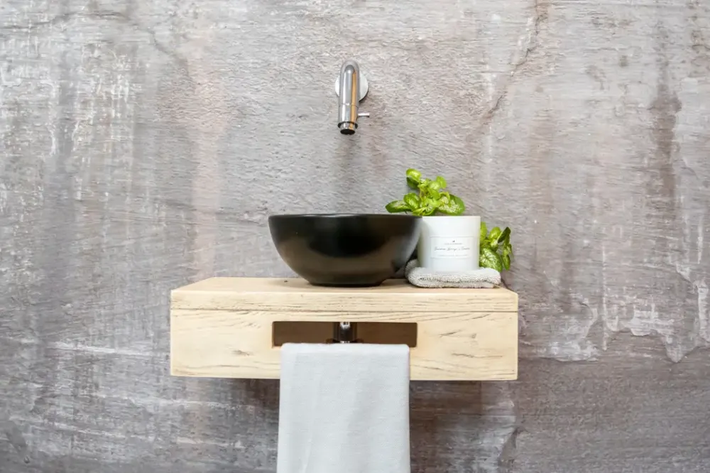 Korting Saniclear Seba fonteinset met eiken plank, zwarte waskom en chromen kraan voor in het toilet