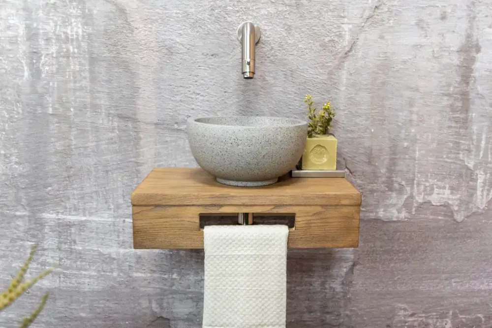 Saniclear Seba fonteinset met bruin eiken plank, grijze terrazzo waskom en RVS kraan voor in het toilet Hoge Kwaliteit