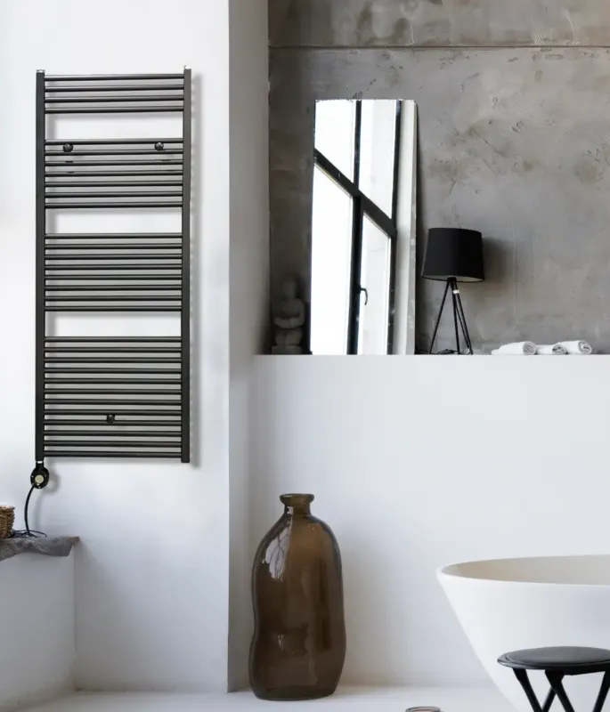 Beperkte Voorraad Instamat Robina elektrische handdoekradiator met zwarte thermostaat 181x60cm zwart mat 1000W